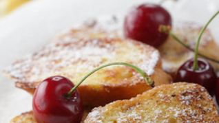 Французские гренки с вишней