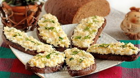 гренки из черного хлеба с сыром и яйцом