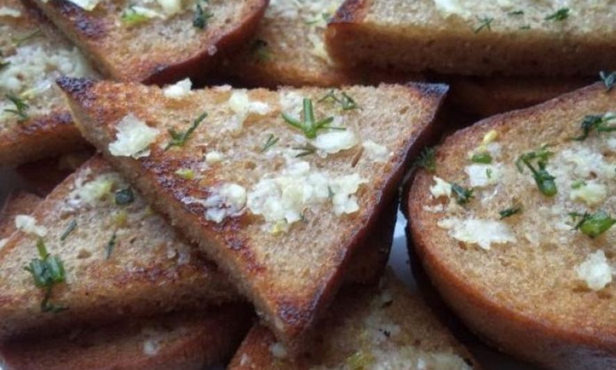 Рецепт гренков с чесноком на сковороде