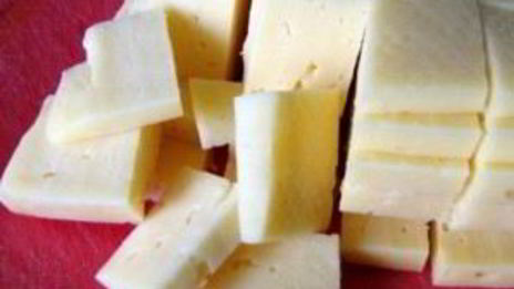 гренки с колбасой и сыром