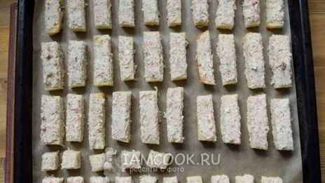 гренки с крабово-креветочной пастой