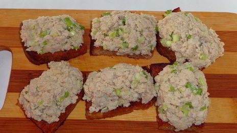 гренки с курицей и чесноком