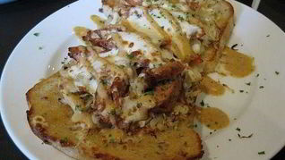 Гренки с курицей и сыром