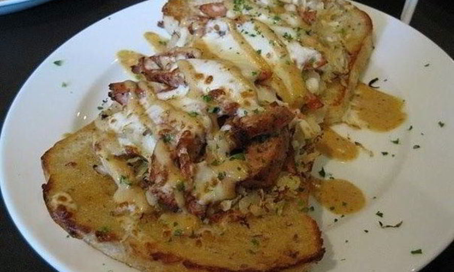 Рецепт гренков с курицей и сыром