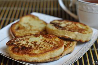 Гренки с молоком и яйцами