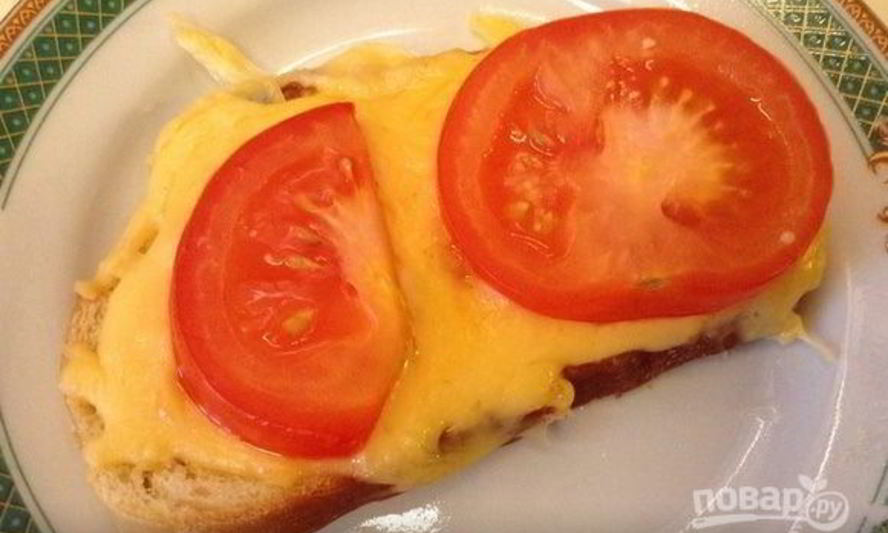Рецепт гренков с помидорами, сыром и чесноком