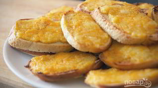 Гренки с сыром и яйцом в духовке