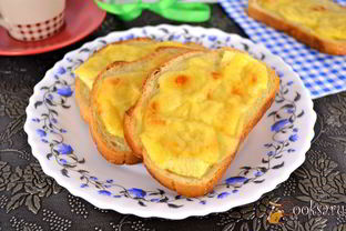 Гренки с яблоком и сыром