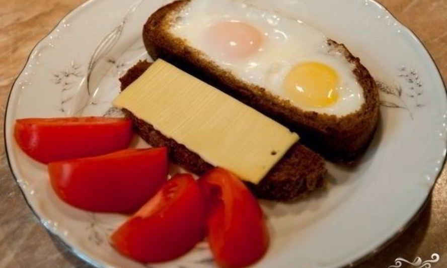 Рецепт гренков с яйцом и сыром