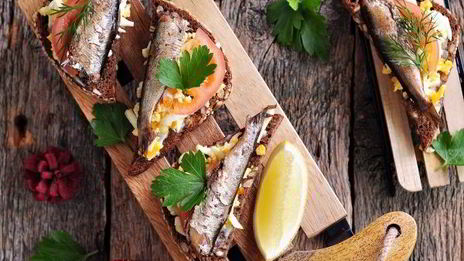 гренки со шпротами