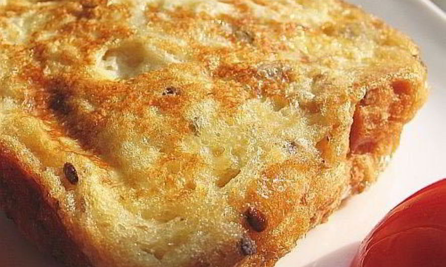 Рецепт гренков в омлете с сыром