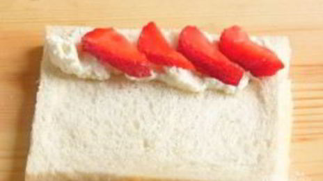 сладкие рулетики-гренки по-французски