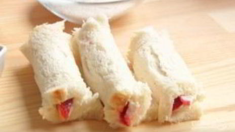 сладкие рулетики-гренки по-французски