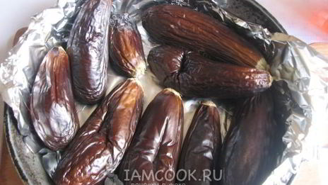 баклажанная икра со свежими помидорами и чесноком