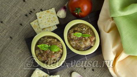 икра из баклажанов со свежими помидорами