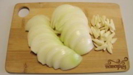 кабачковая икра с томатным соусом