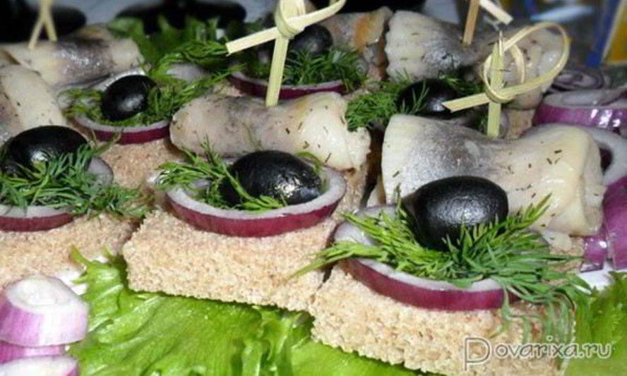 Рецепт бутербродов-канапе с селедкой