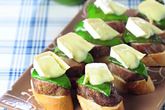 Горячие канапе из свиной вырезки с сыром бри