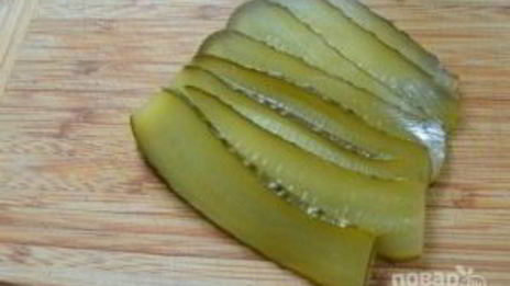 канапе из языка, редиса и маринованных огурцов