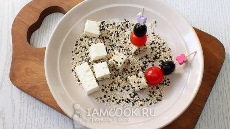 канапе с брынзой и помидорами черри