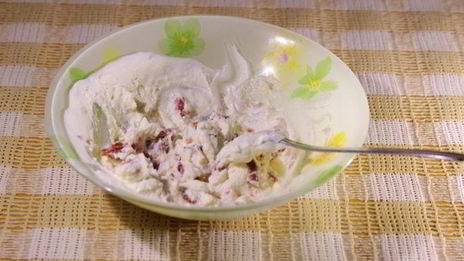 канапе с домашним крем-сыром, слабосоленой семгой и вялеными помидорами