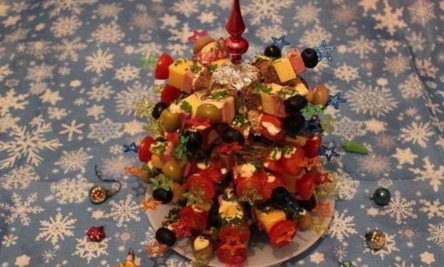 Рецепт канапе с колбасой и сыром