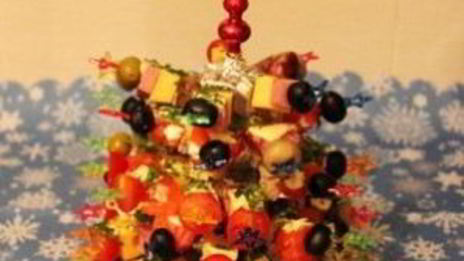 канапе с колбасой и сыром