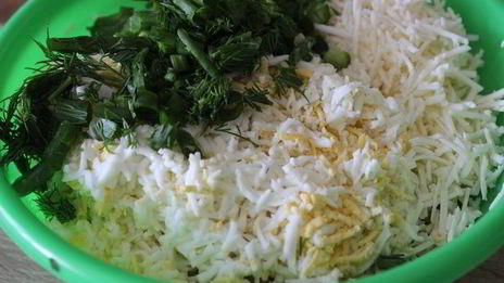 канапе с консервированным тунцом и чесночным майонезом