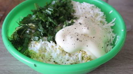 канапе с консервированным тунцом и чесночным майонезом