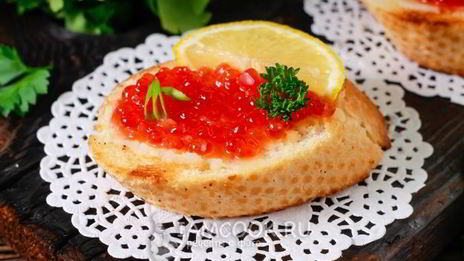 канапе с красной икрой