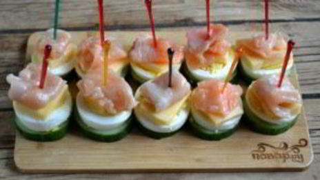 канапе с красной рыбой