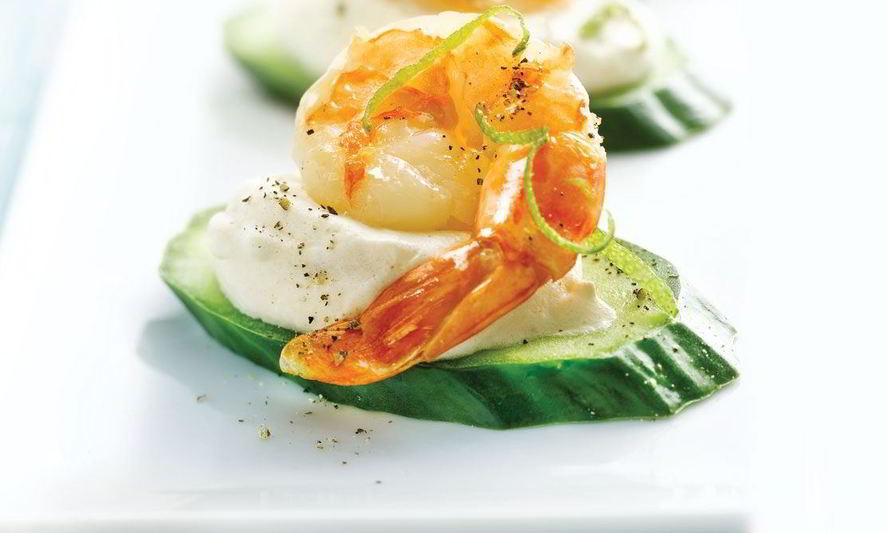 Рецепт канапе с креветками и огурцом