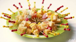 Канапе с мармеладом и сыром