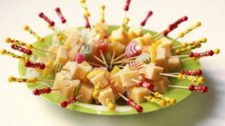 канапе с мармеладом и сыром