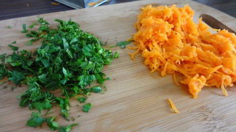 канапе с морковными блинчиками