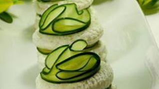 Канапе с огурцом