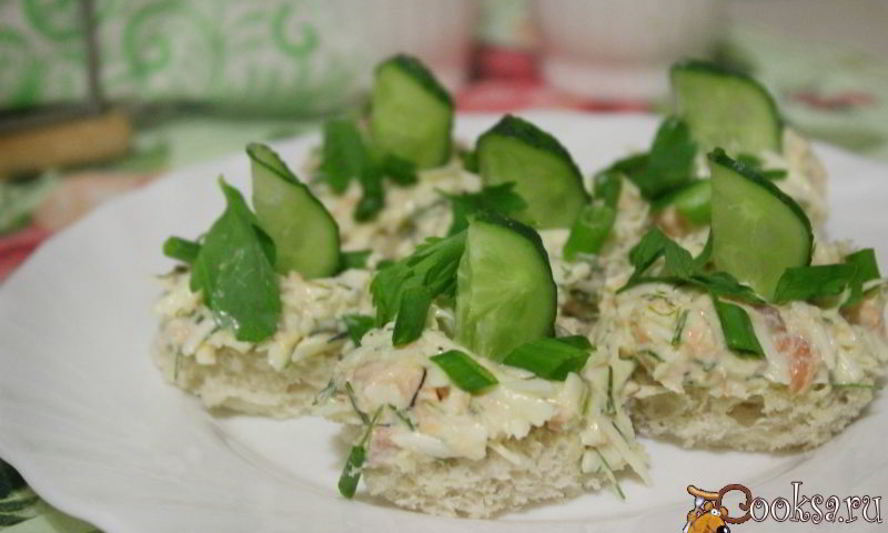 Рецепт канапе с плавленным сырком и форелью