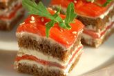 Канапе с подкопченной неркой и творожным сыром