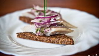 Канапе с сельдью