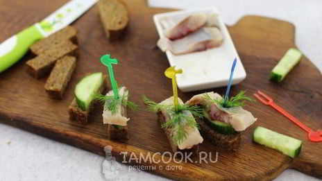 канапе с селедкой