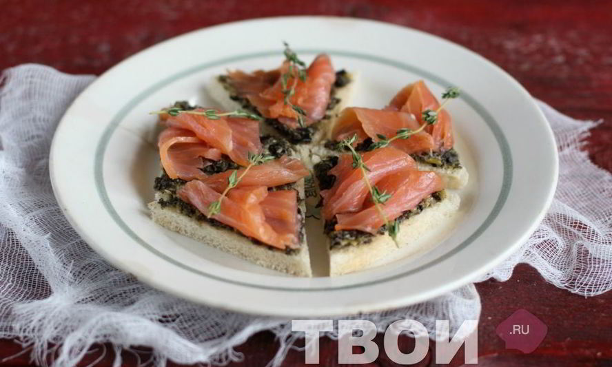Рецепт канапе с семгой и паштетом из оливок и маслин