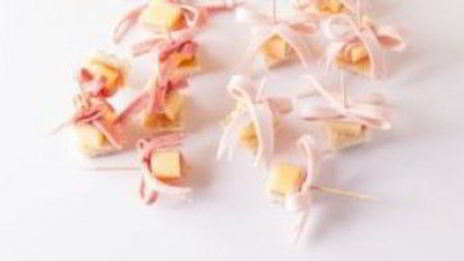 канапе с сыром и колбасой