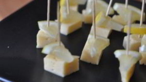 канапе с сыром и оливками