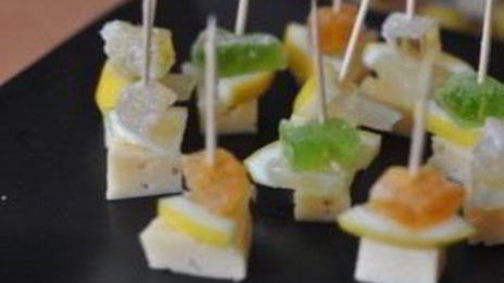 канапе с сыром и оливками