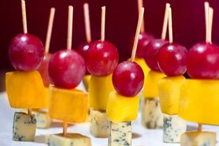 Канапе с виноградом