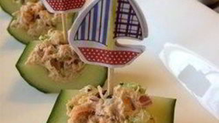 Лодочки-канапе из огурцов с тунцом