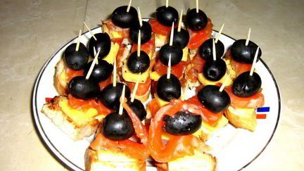 Закуски на шпажках