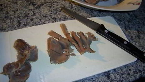 куриные желудки с чесноком под соевым соусом