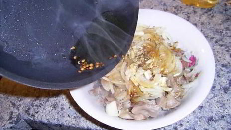 куриные желудки с чесноком под соевым соусом