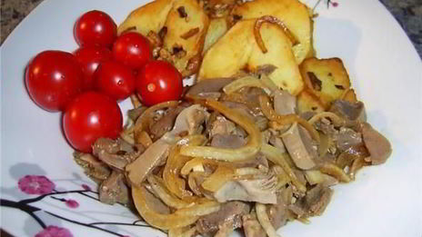 куриные желудки с чесноком под соевым соусом